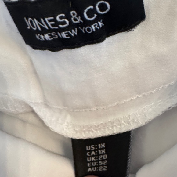 Jones New York White Pants with Gold Buttons - Picture 2 of 3